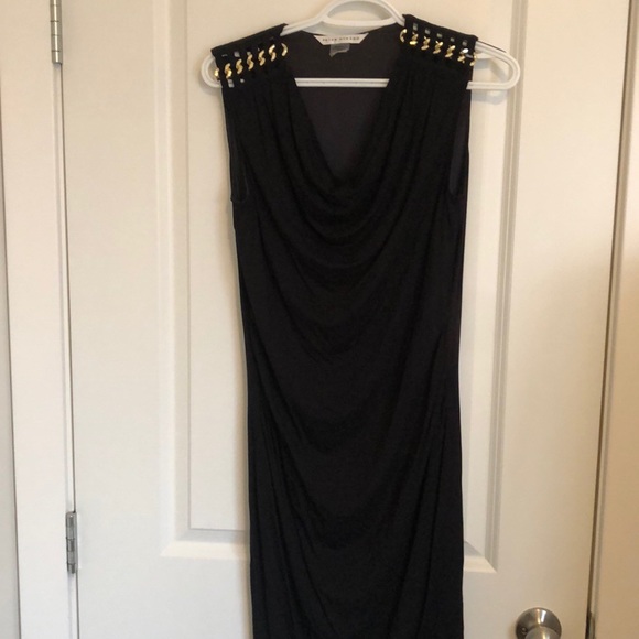 Black dress with cute gold detail - Picture 2 of 5
